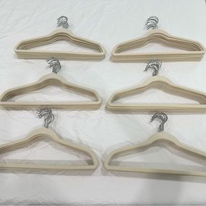 40 Velvet Hangers Non-Slip Beige